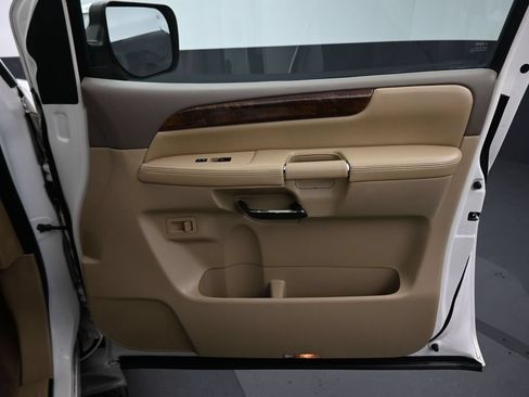 Used 2011 Nissan Armada Platinum w/ 2nd Row Captain Seat Pkg RWD image 47
