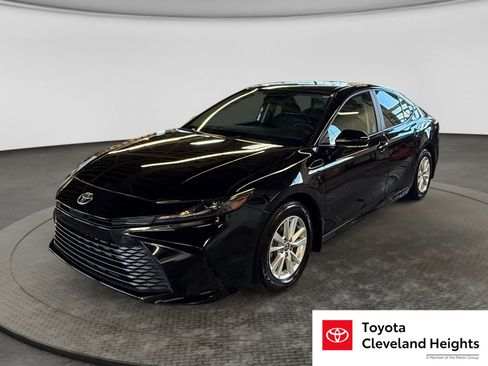 Used 2025 Toyota Camry LE FWD image 1