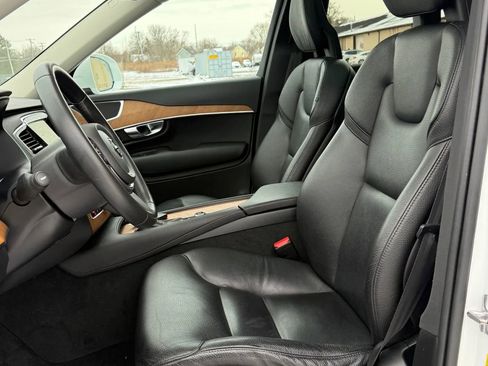 Used 2022 Volvo XC90 T6 Momentum w/ Advanced Package image 20