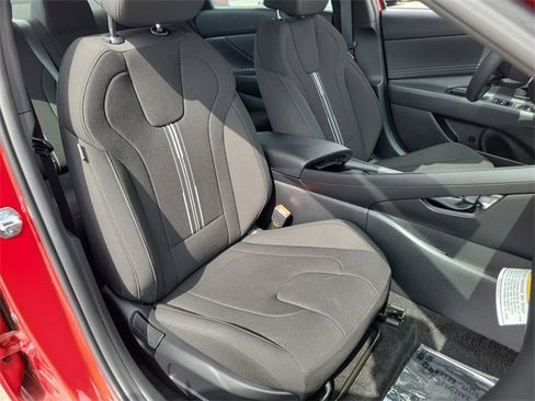 New 2025 Hyundai Elantra SEL image 17