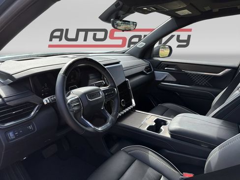 Used 2025 GMC Acadia Denali w/ Super Cruise Package FWD image 10