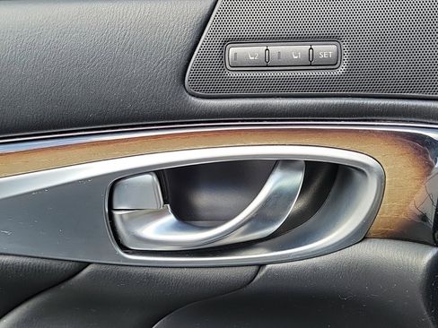 Used 2015 INFINITI Q70 L 5.6 image 31