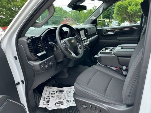 Used 2023 Chevrolet Silverado 1500 LT AWD/4WD image 15