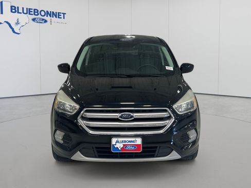 Used 2017 Ford Escape SE FWD image 2