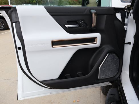 New 2025 GMC Hummer EV 2X image 12