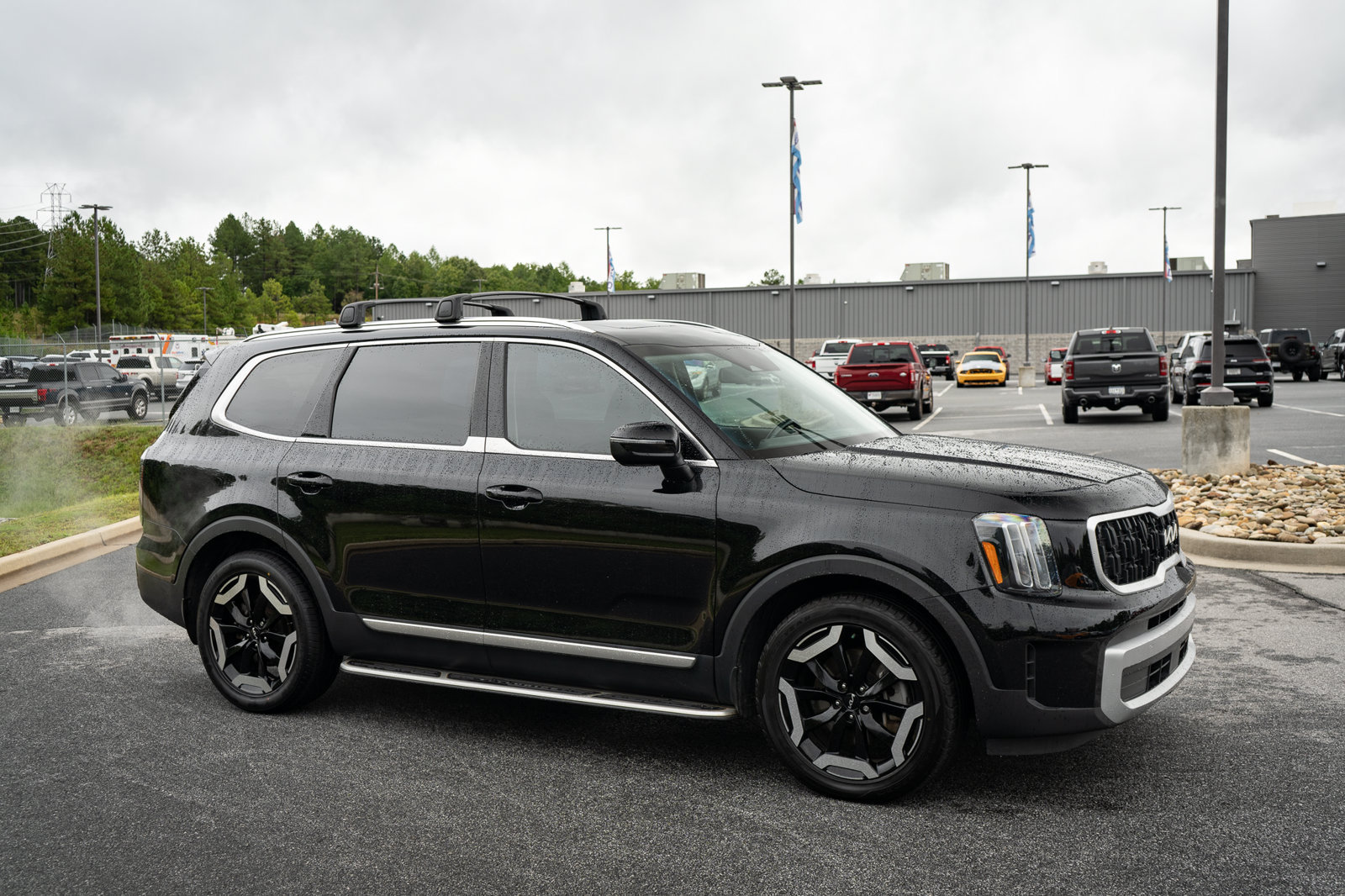 Used 2023 Kia Telluride EX w/ EX Captain's Chair Package FWD image 12