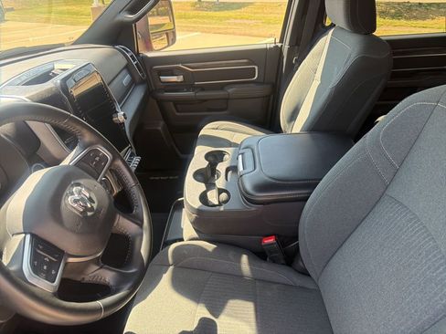 Used 2024 RAM 2500 Big Horn w/ Sport Appearance Package image 8