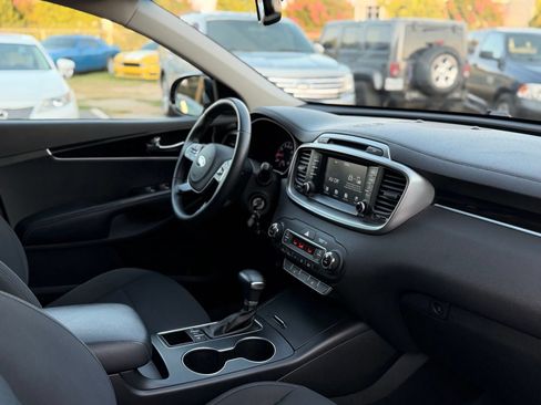 Used 2019 Kia Sorento AWD V6 w/ LX V6 Convenience Package image 23