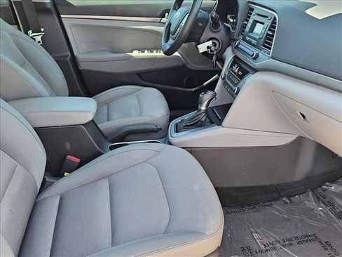Used 2017 Hyundai Elantra SE FWD image 17