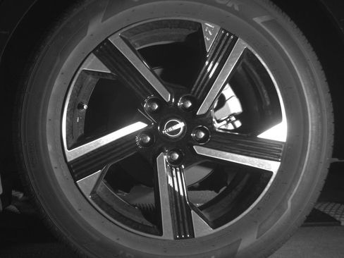 Used 2025 Nissan Sentra SV FWD image 14