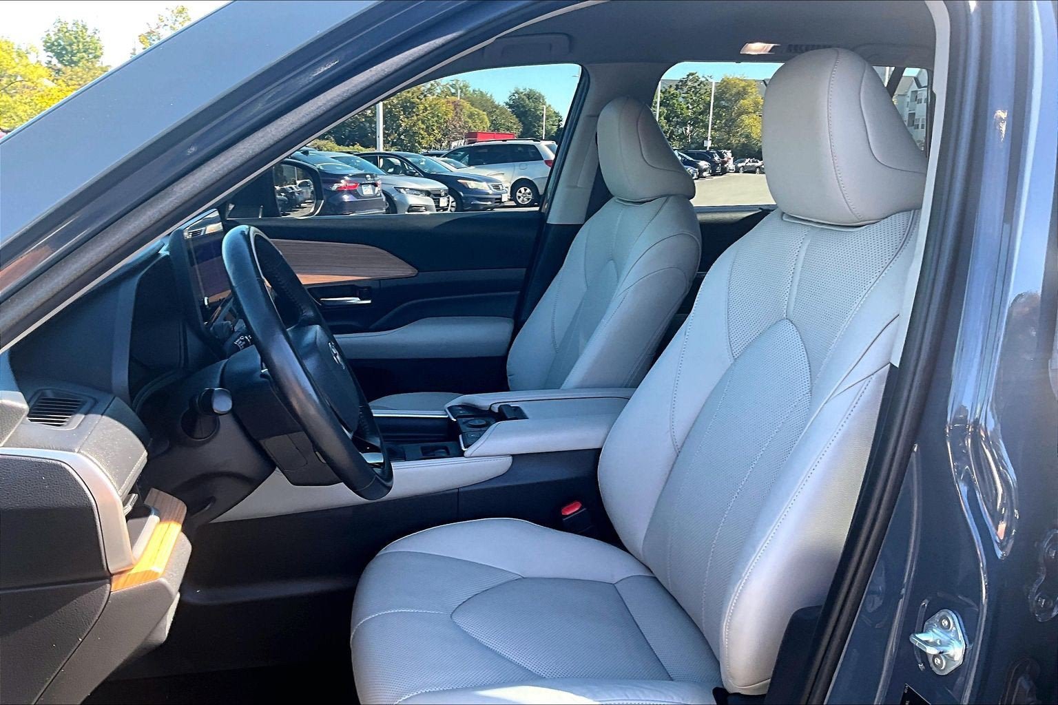Used 2024 Toyota Grand Highlander AWD Hybrid image 23