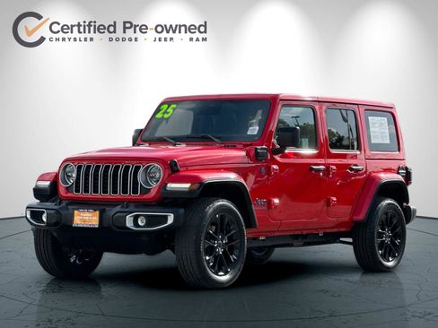 Used 2025 Jeep Wrangler Unlimited Sahara w/ Safety Group AWD/4WD image 8