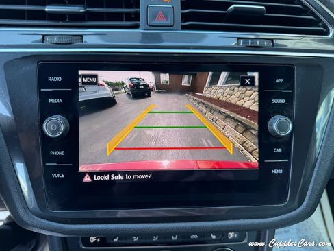 Used 2018 Volkswagen Tiguan SE AWD/4WD image 22