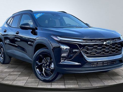 New 2026 Chevrolet Trax LT w/ Driver Confidence Package FWD image 2