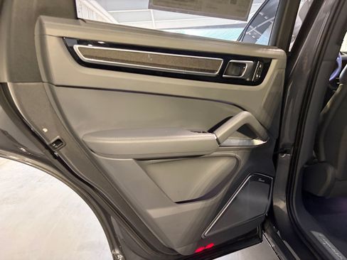 Certified 2023 Porsche Cayenne Turbo S AWD/4WD image 24