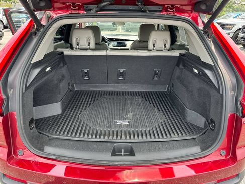 Used 2021 Cadillac XT4 Luxury w/ Cold Weather Package FWD image 23