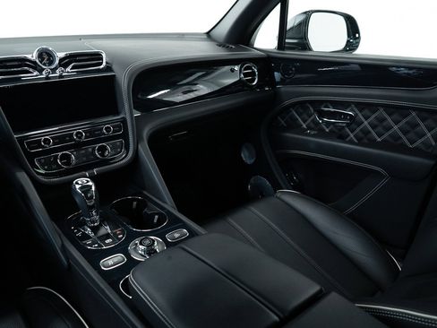 Certified 2021 Bentley Bentayga image 30