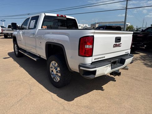 Used 2018 GMC Sierra 2500 Denali w/ Duramax Plus Package AWD/4WD image 5