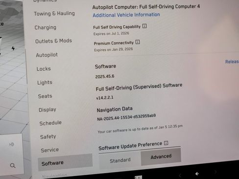 Used 2024 Tesla Cybertruck AWD Crew Cab image 25