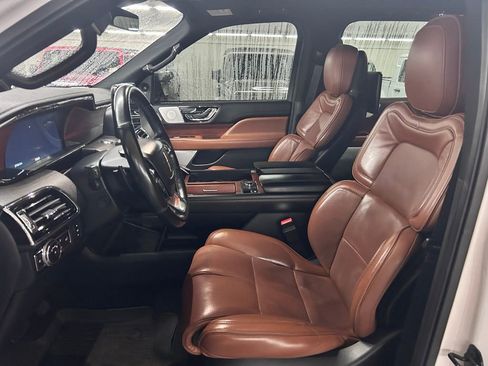 Used 2019 Lincoln Navigator L Reserve image 12