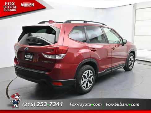 Used 2020 Subaru Forester Premium AWD/4WD image 18