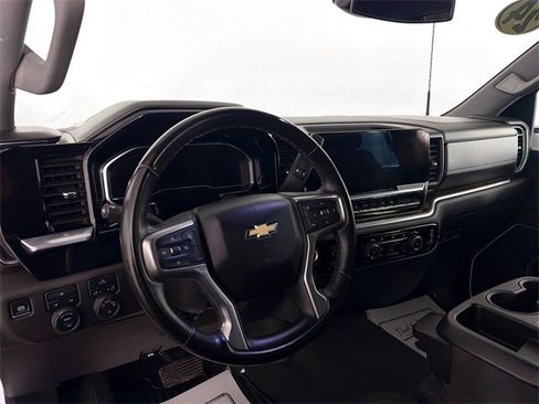 Used 2024 Chevrolet Silverado 2500 LT image 9
