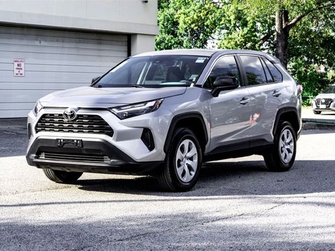 Used 2024 Toyota RAV4 LE image 9