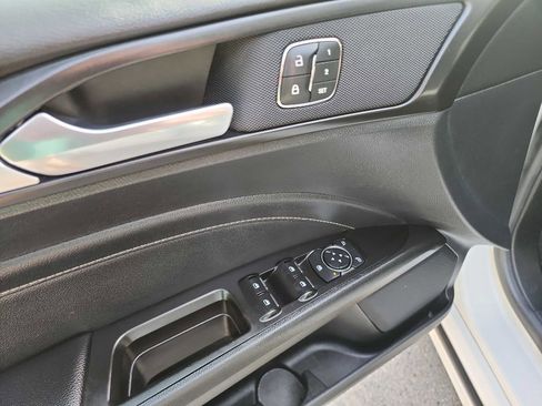 Used 2019 Ford Fusion Titanium image 16