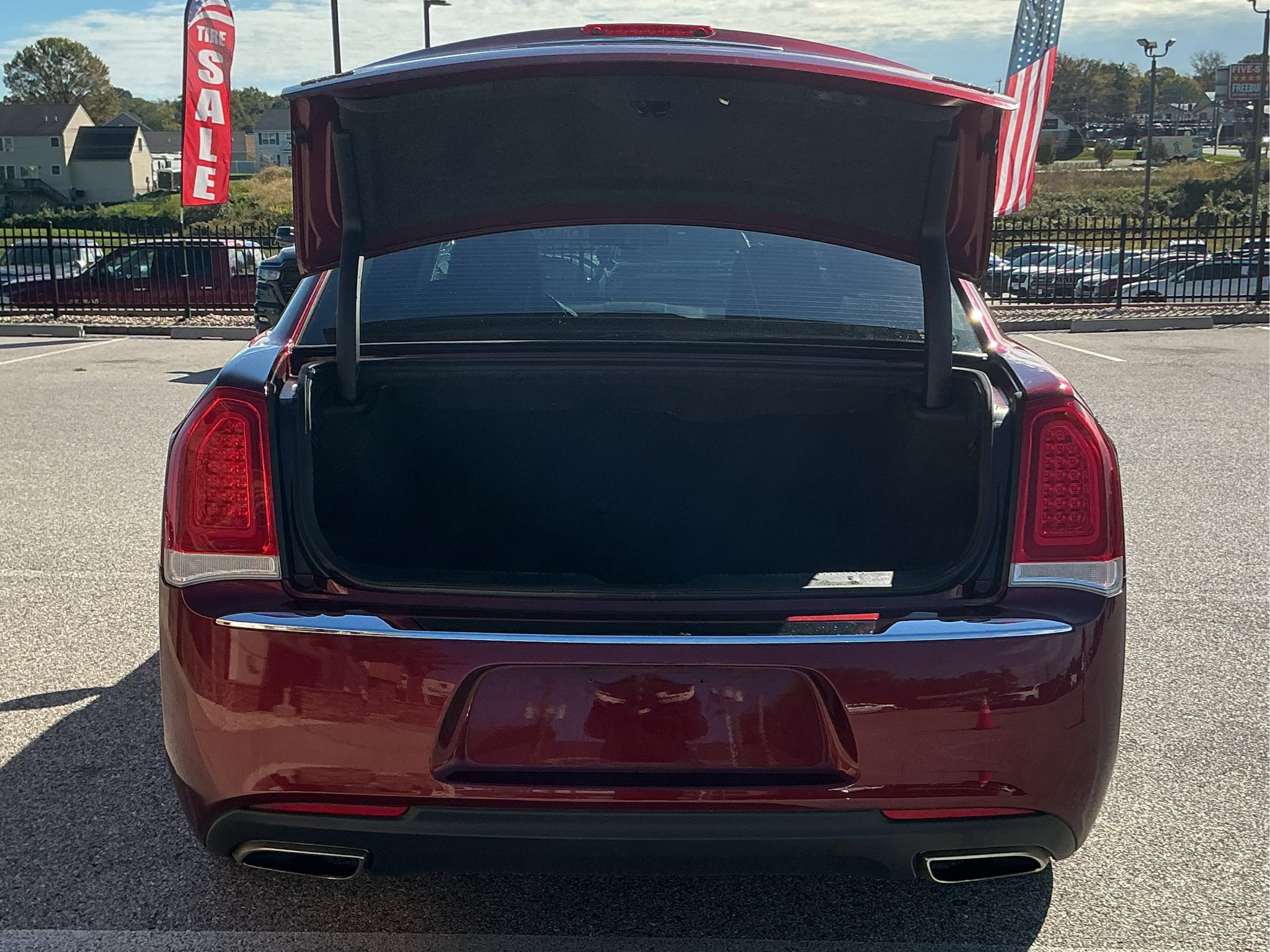 Used 2019 Chrysler 300 Limited AWD/4WD image 5