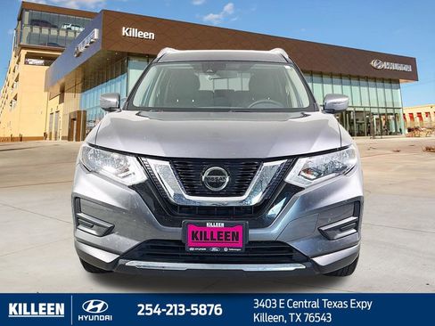 Used 2020 Nissan Rogue SV FWD image 2