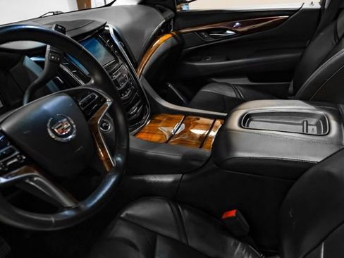Used 2015 Cadillac Escalade Luxury AWD/4WD image 30