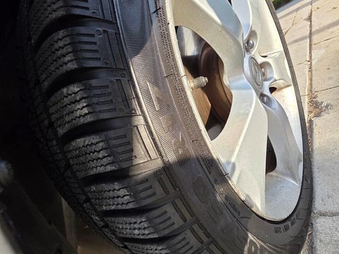 Used 2004 MAZDA MAZDA3 s w/ Moonroof & 6-CD Pkg image 29