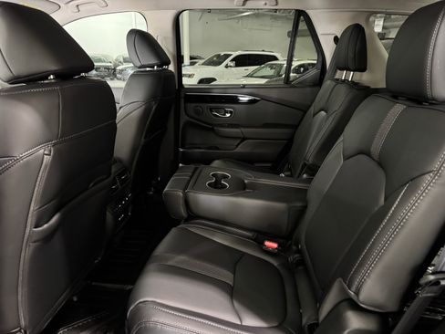 New 2025 Honda Pilot EX-L image 8