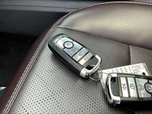 Used 2025 Ford Explorer Platinum RWD image 37