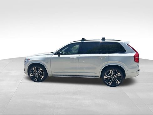 Used 2022 Volvo XC90 T8 R-Design AWD/4WD image 2