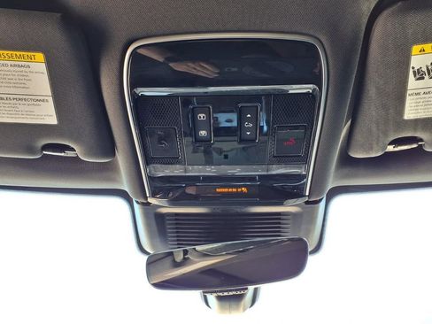 Certified 2025 Land Rover Range Rover SE AWD/4WD image 23