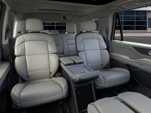 New 2026 Lincoln Navigator Reserve w/ Jet Appearance Package image 11