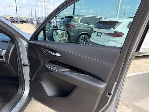 Used 2024 Cadillac XT4 Luxury w/ Cold Weather Package FWD image 16