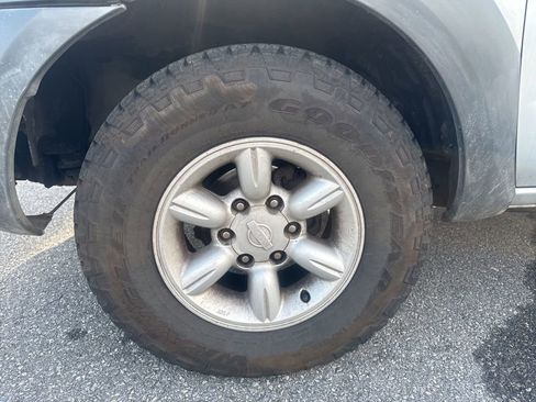 Used 2001 Nissan Frontier XE image 14