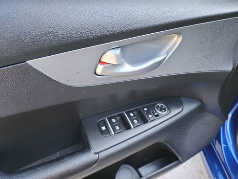 Used 2022 Kia Forte LXS image 14