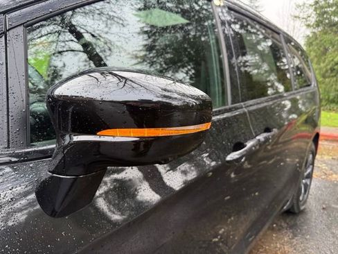 Used 2019 Chrysler Pacifica Limited w/ Advanced Safetytec Group image 38