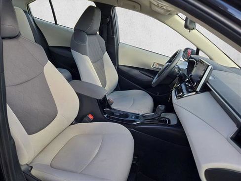 Used 2020 Toyota Corolla LE image 19