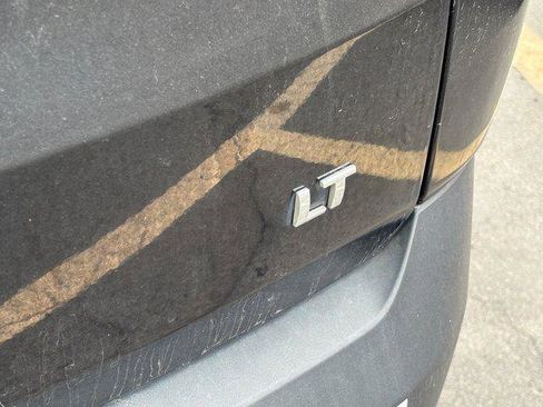 Used 2023 Chevrolet Traverse LT image 11