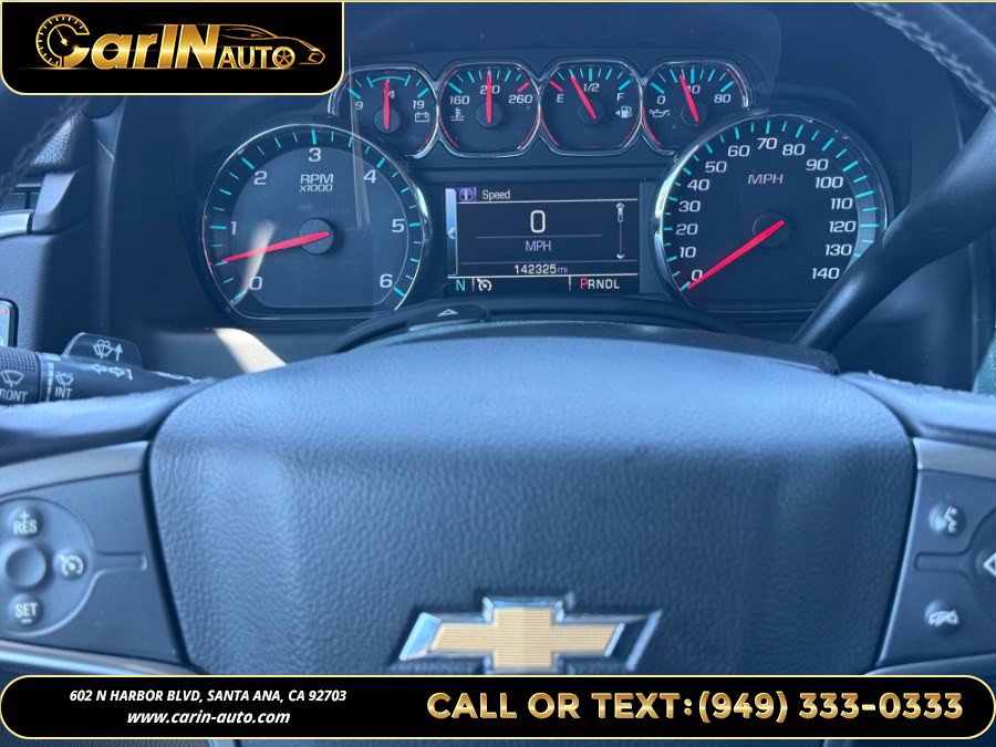 Used 2018 Chevrolet Suburban LS RWD image 25