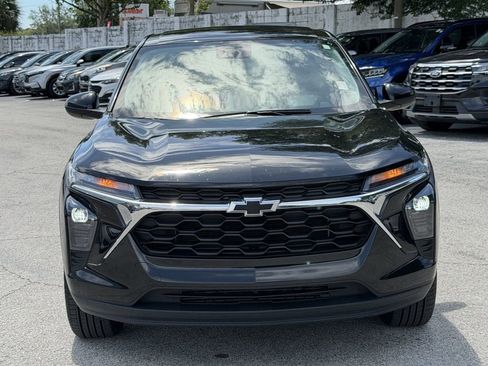 Used 2024 Chevrolet Trax LS w/ LS Convenience Package FWD image 3