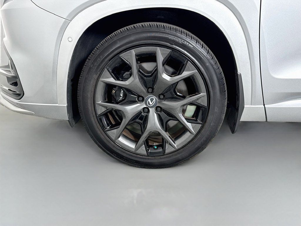 Certified 2026 Lexus TX 500h AWD w/ Technology Package image 32