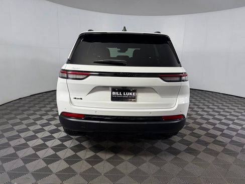 Used 2025 Jeep Grand Cherokee Altitude image 7