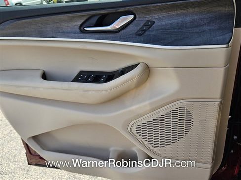 New 2025 Jeep Grand Cherokee Limited w/ Luxury Tech Group II image 29