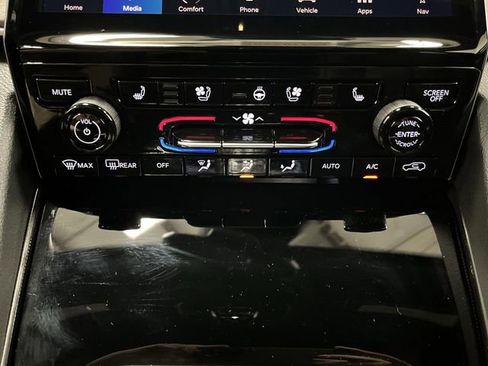 Used 2024 Jeep Grand Cherokee Limited 4xe w/ Luxury Tech Group II image 21