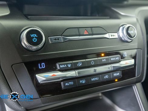Used 2020 Ford Explorer XLT w/ Equipment Group 202A AWD/4WD image 22